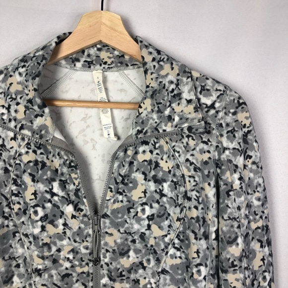 Lululemon Nice Asana Athletic Jacket in Not So Petite Fleur Silver Spoon 6 - Picture 5 of 7
